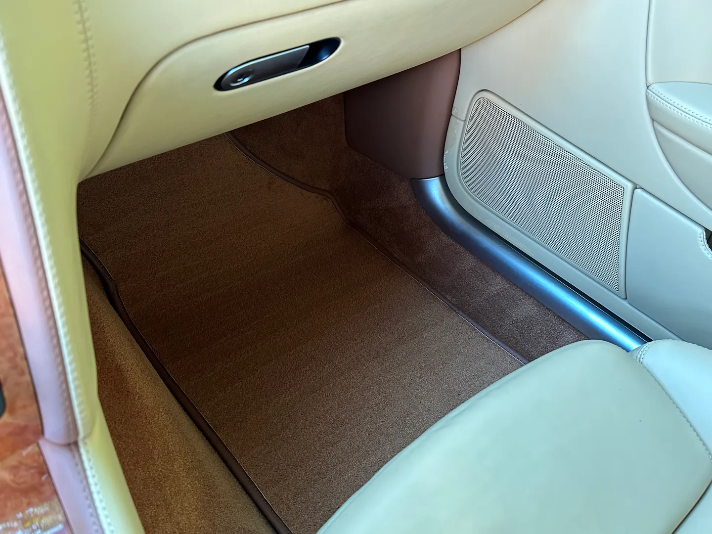 Bentley Continental Flying Spur — photo 59