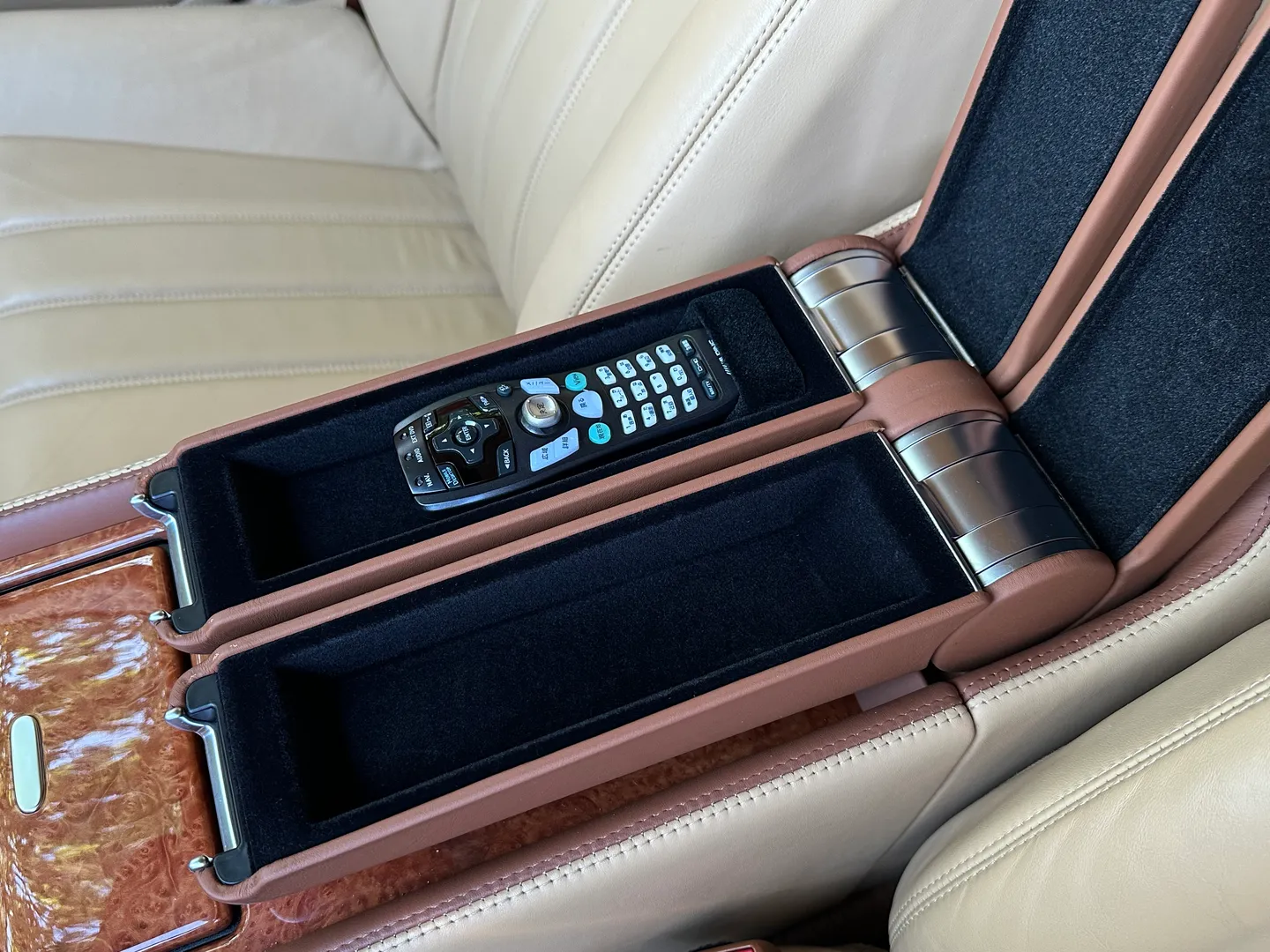 Bentley Continental Flying Spur — photo 65