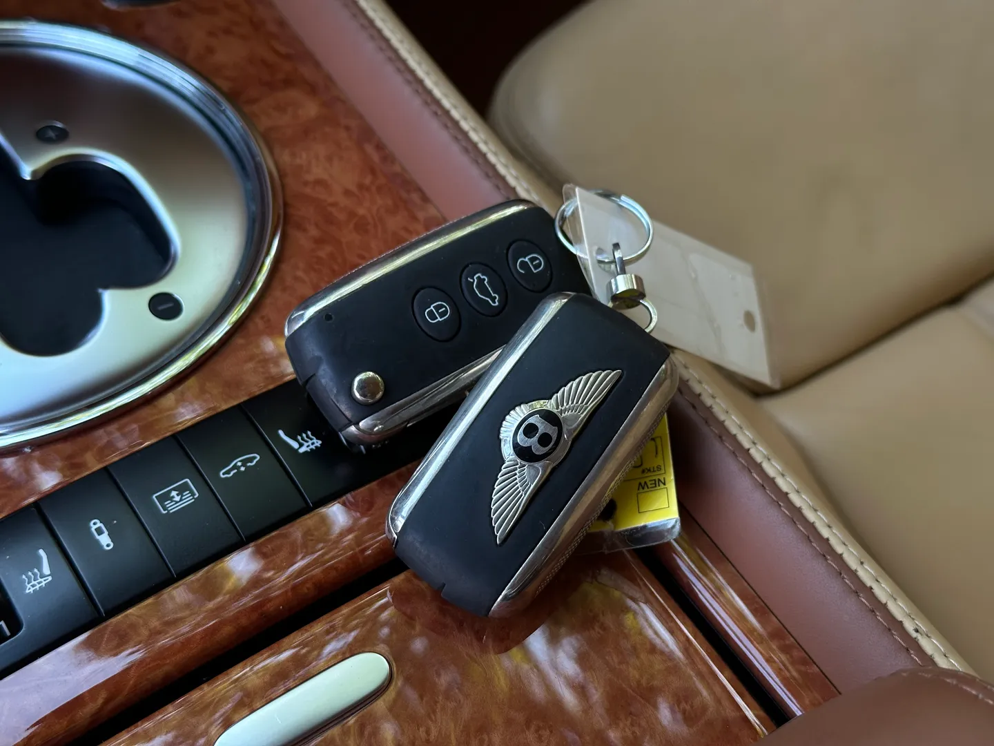 Bentley Continental Flying Spur — photo 67