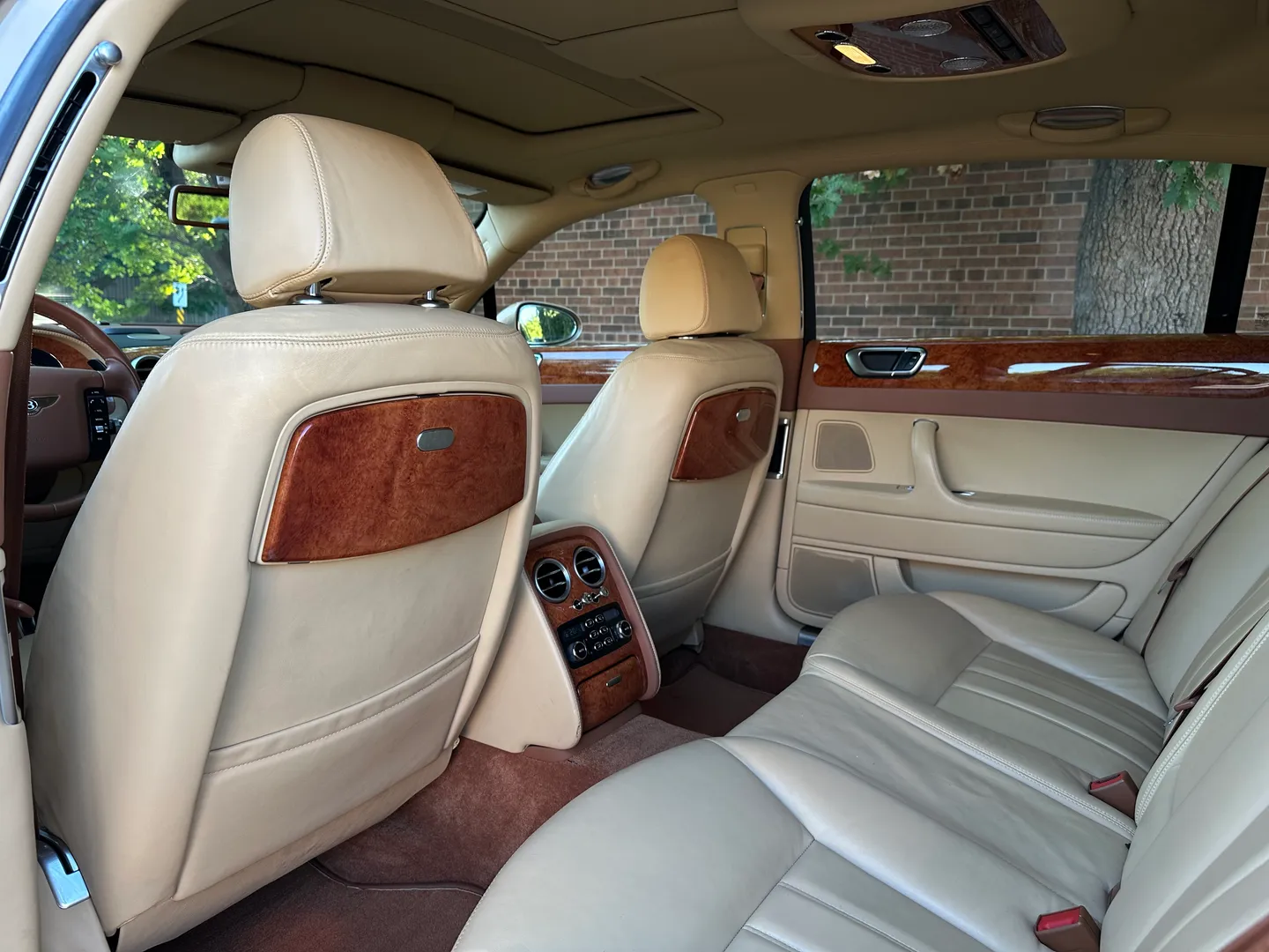 Bentley Continental Flying Spur — photo 69