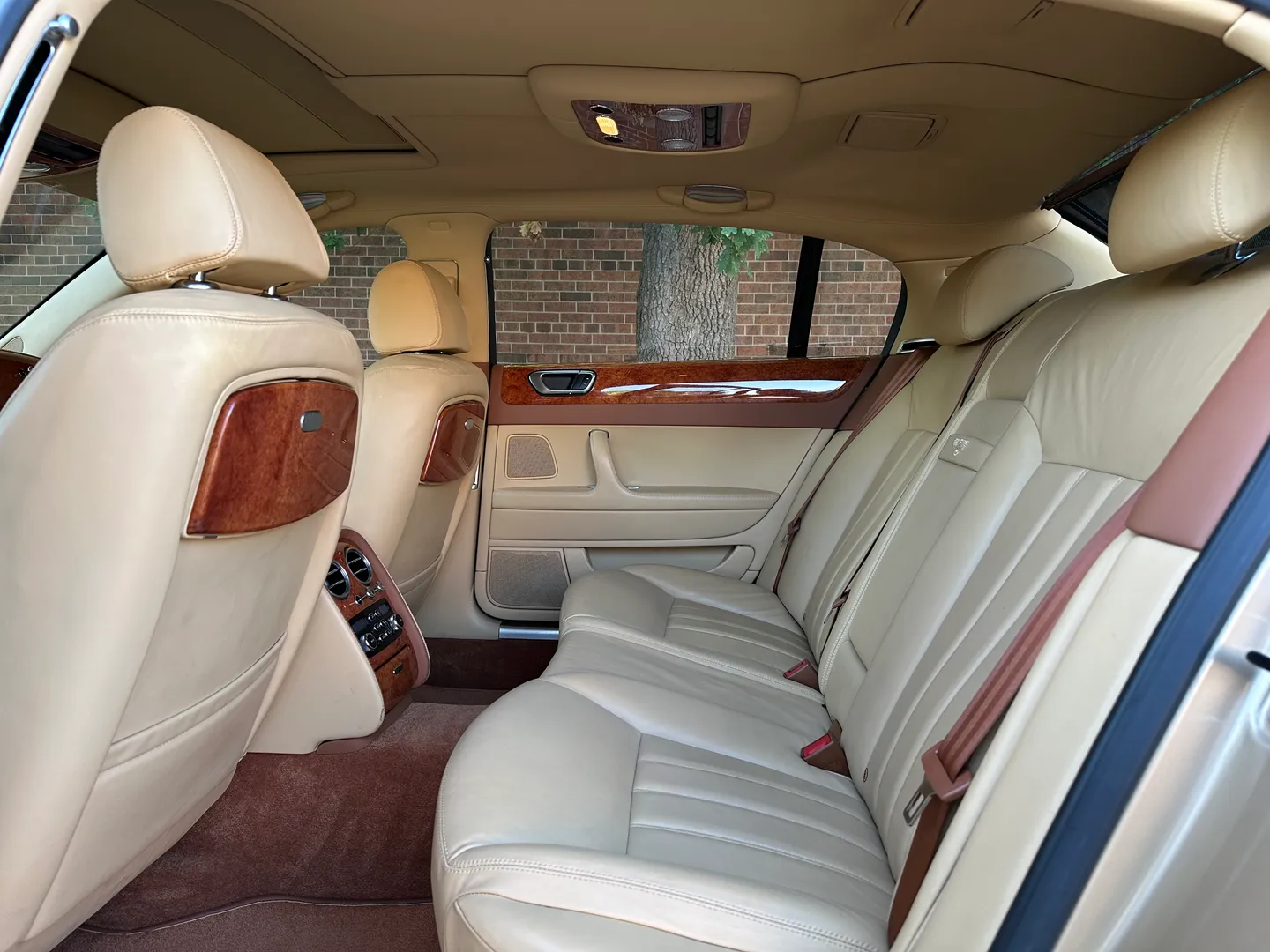 Bentley Continental Flying Spur — photo 70