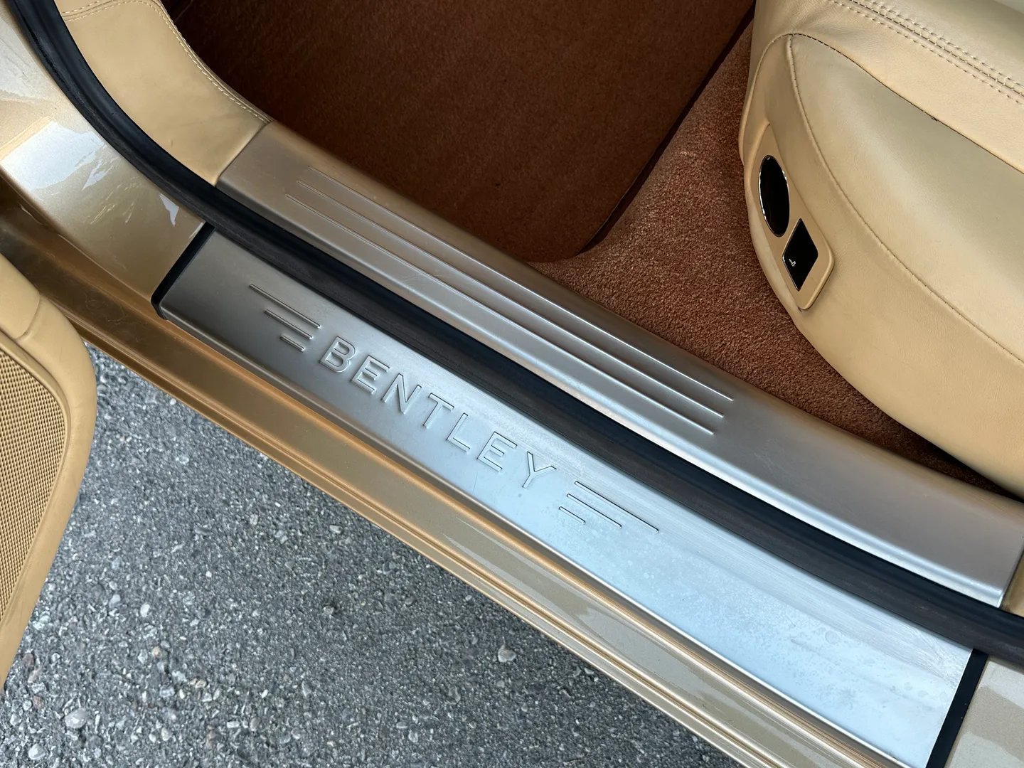 Bentley Continental Flying Spur — photo 77