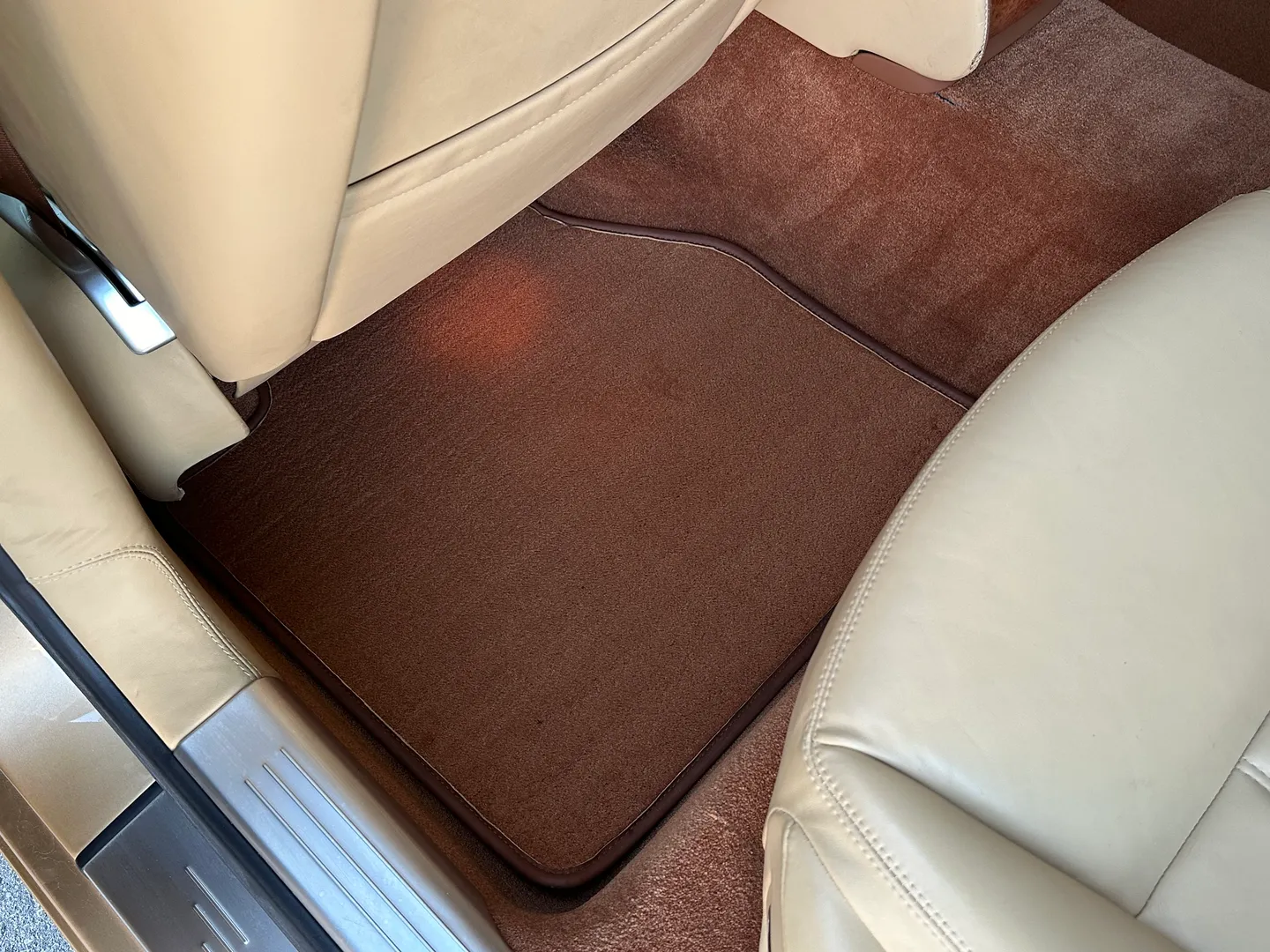 Bentley Continental Flying Spur — photo 76