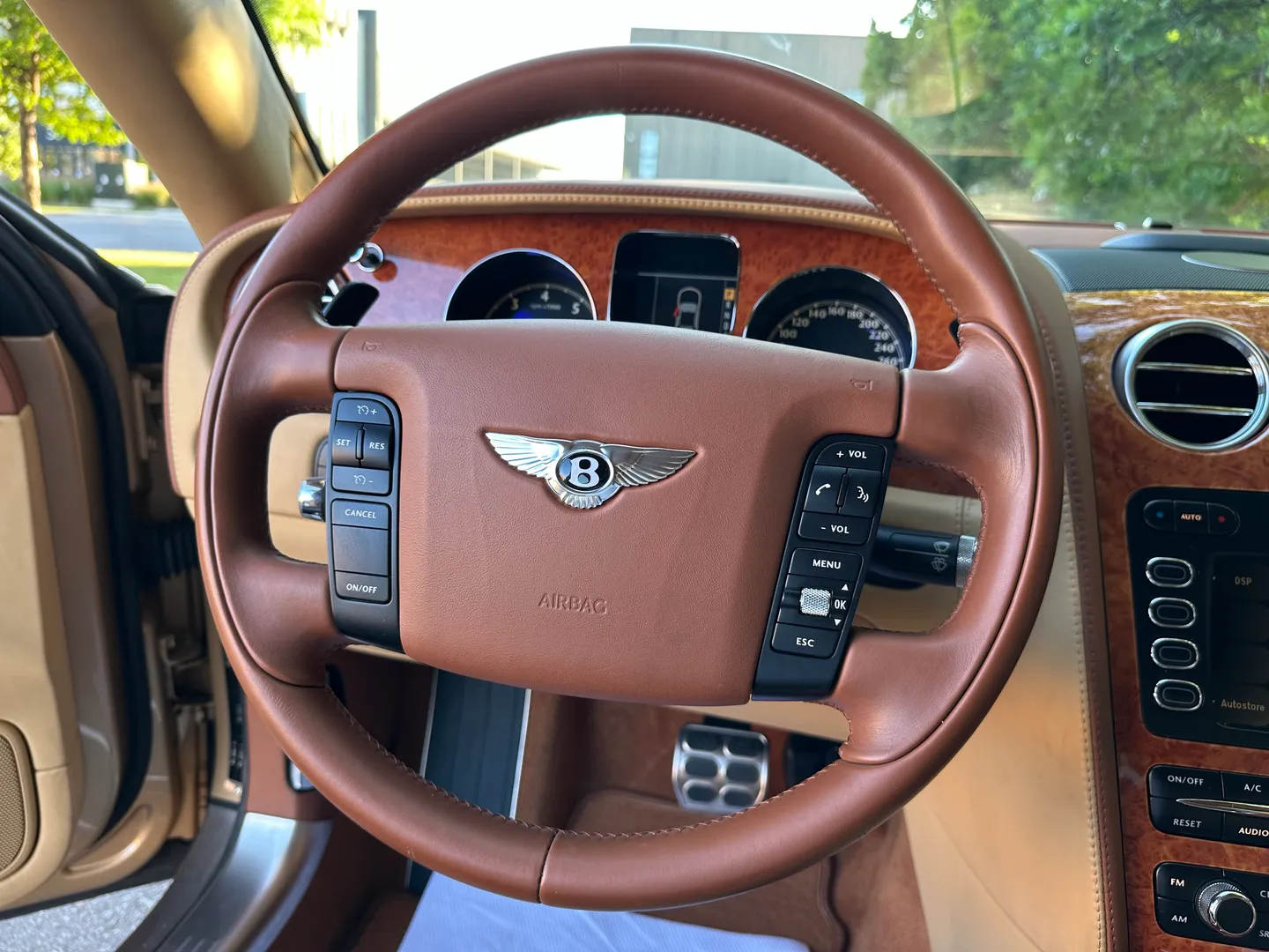 Bentley Continental Flying Spur — photo 82