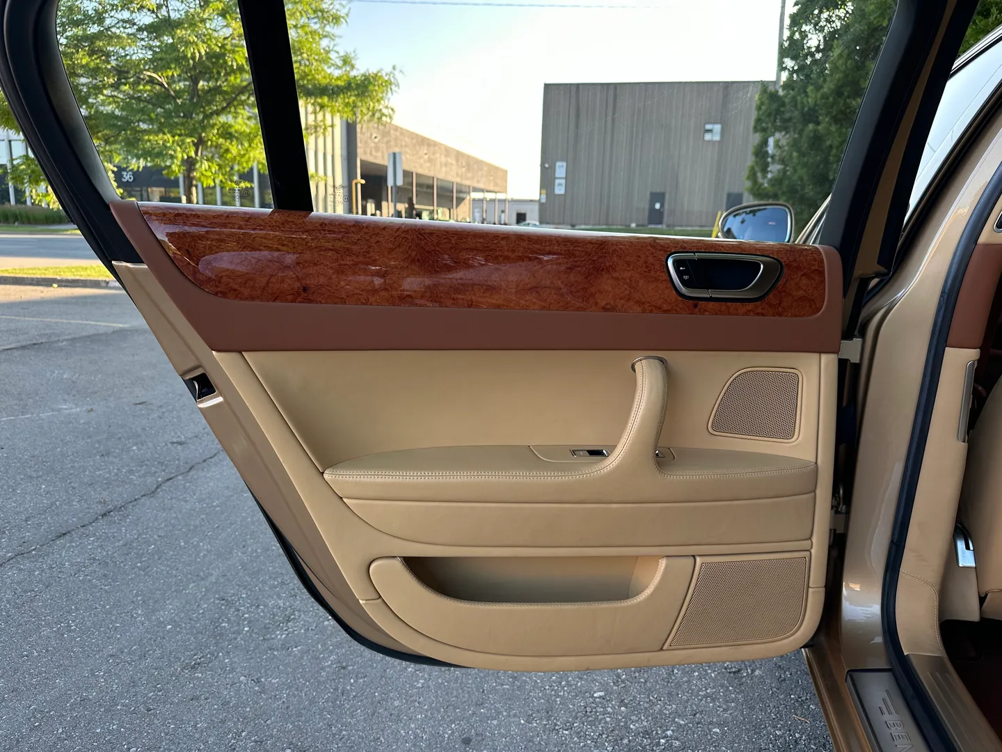 Bentley Continental Flying Spur — photo 81