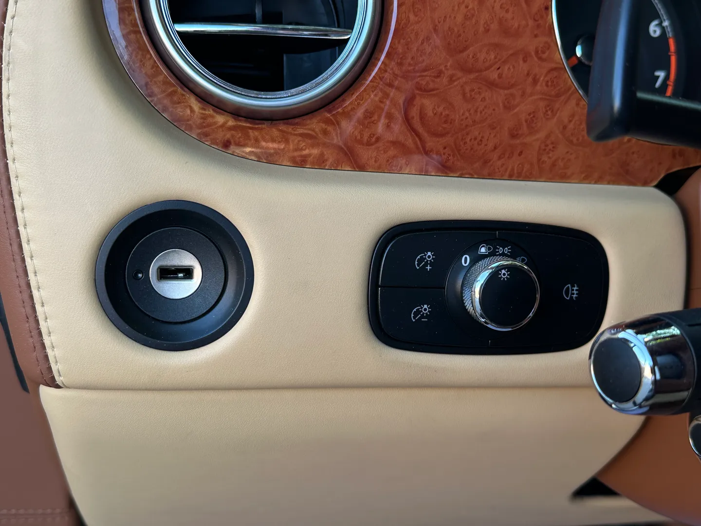 Bentley Continental Flying Spur — photo 91