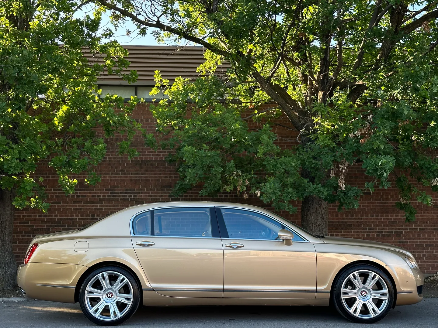 Bentley Continental Flying Spur — photo 93
