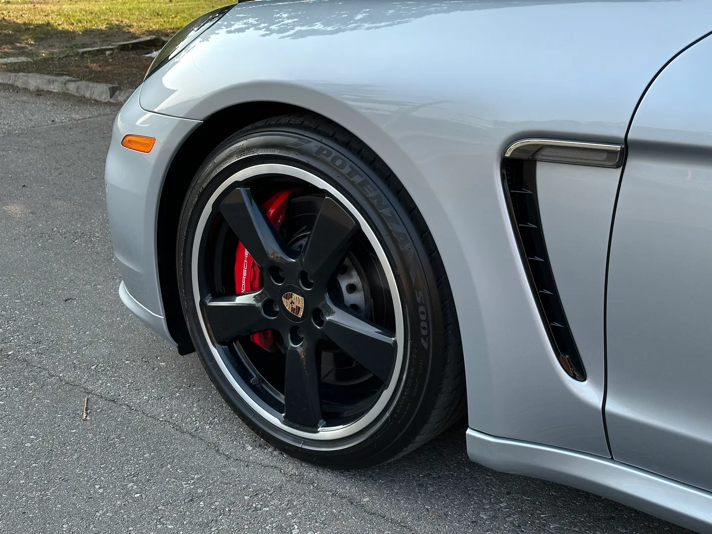 Porsche Panamera GTS — photo 13