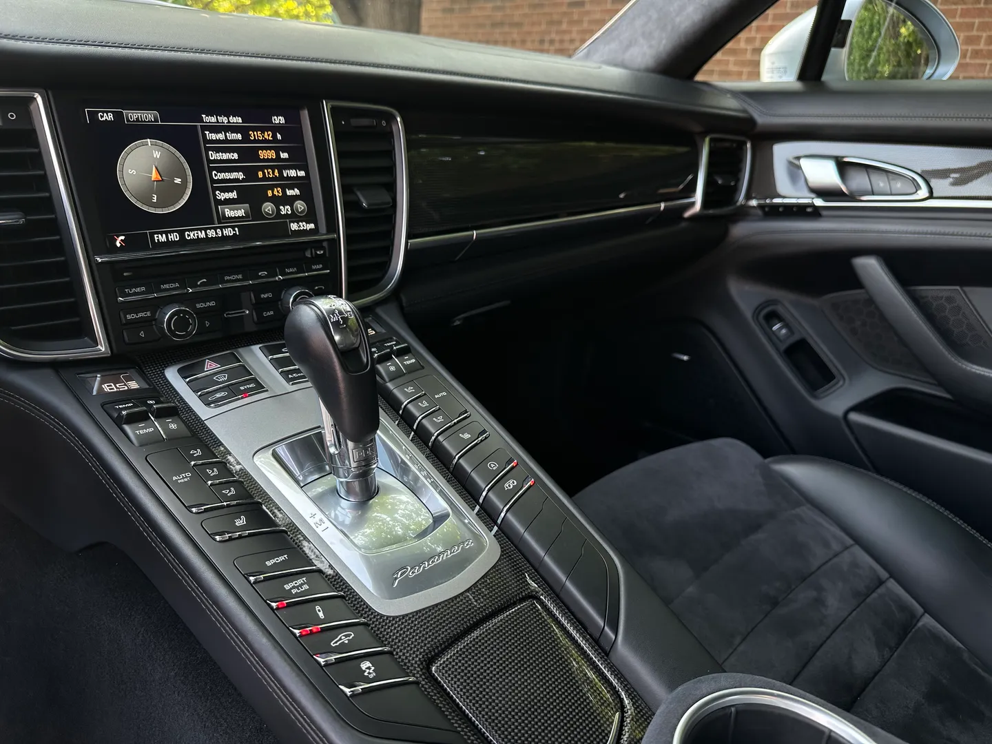 Porsche Panamera GTS — photo 47