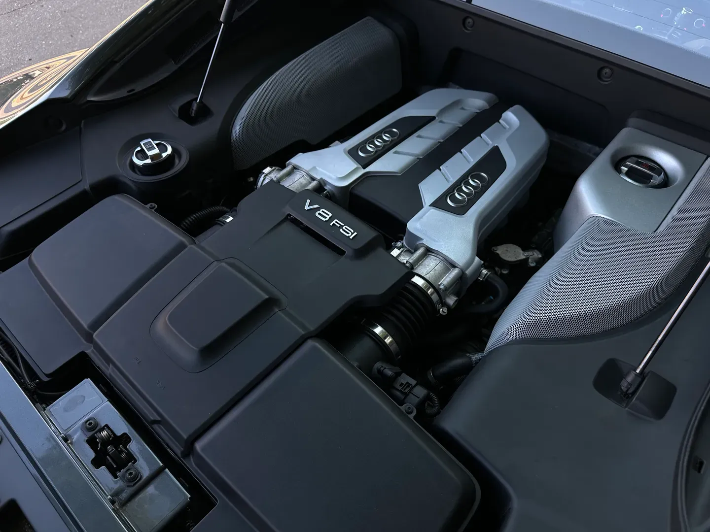 Audi R8 V8 7 Speed S-Tronic Coupe — photo 34
