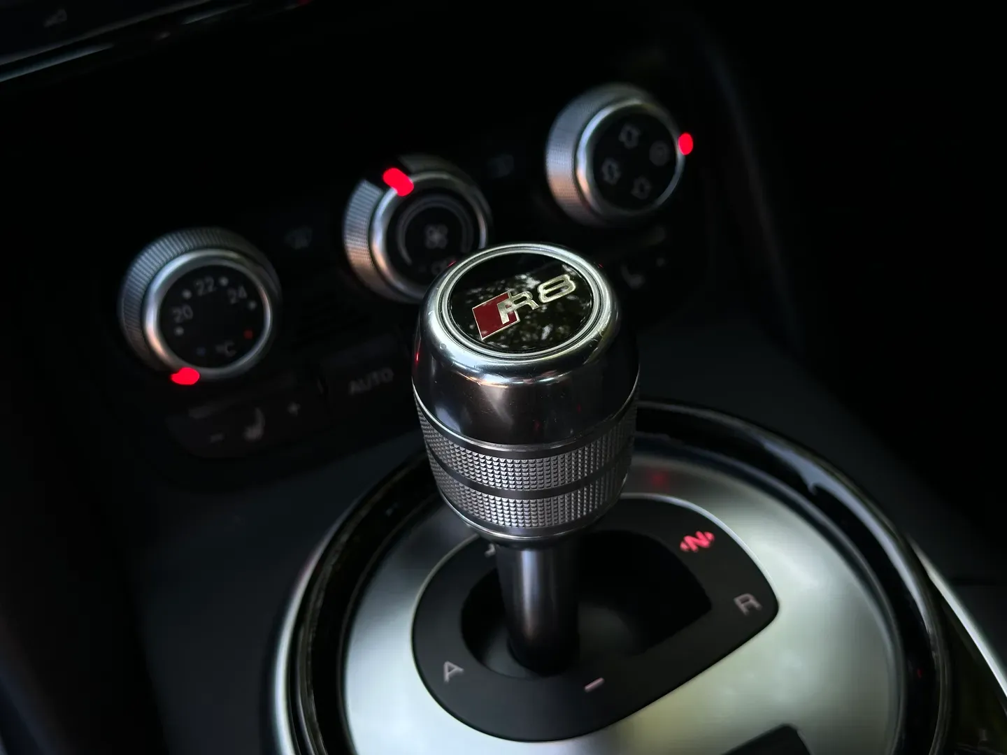 Audi R8 V8 7 Speed S-Tronic Coupe — photo 50