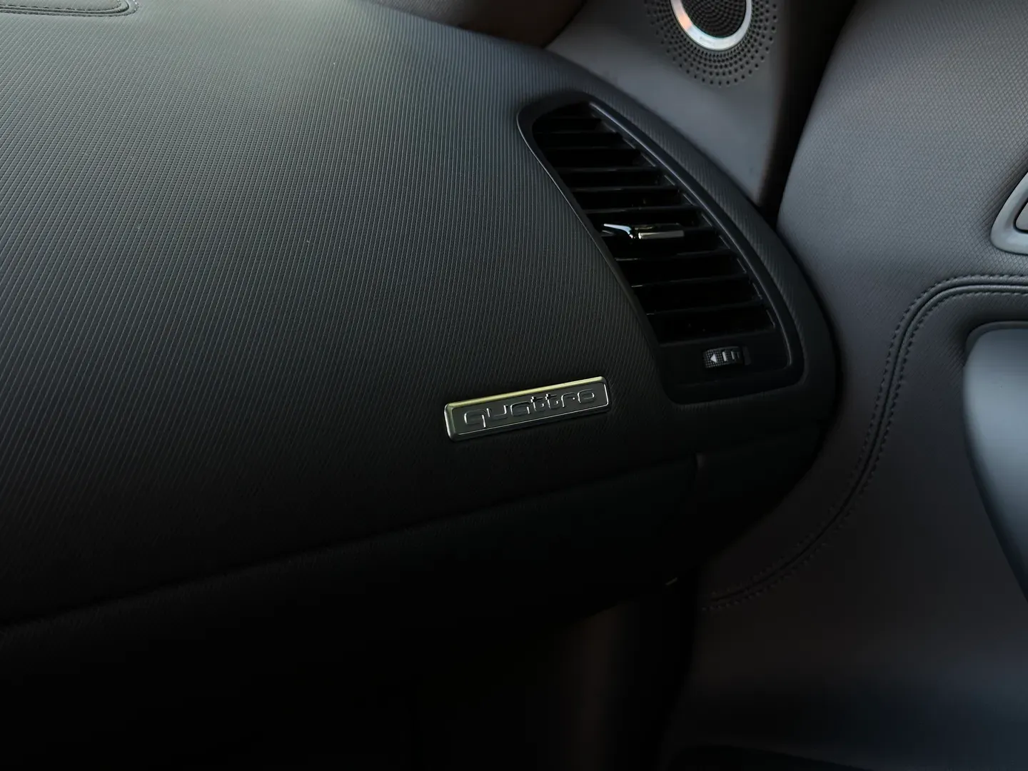Audi R8 V8 7 Speed S-Tronic Coupe — photo 71