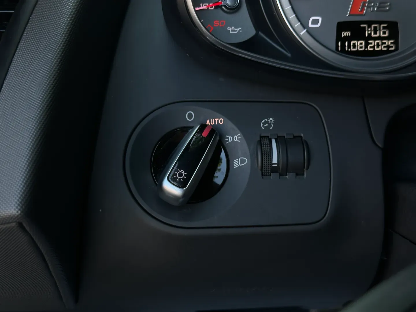Audi R8 V8 7 Speed S-Tronic Coupe — photo 88