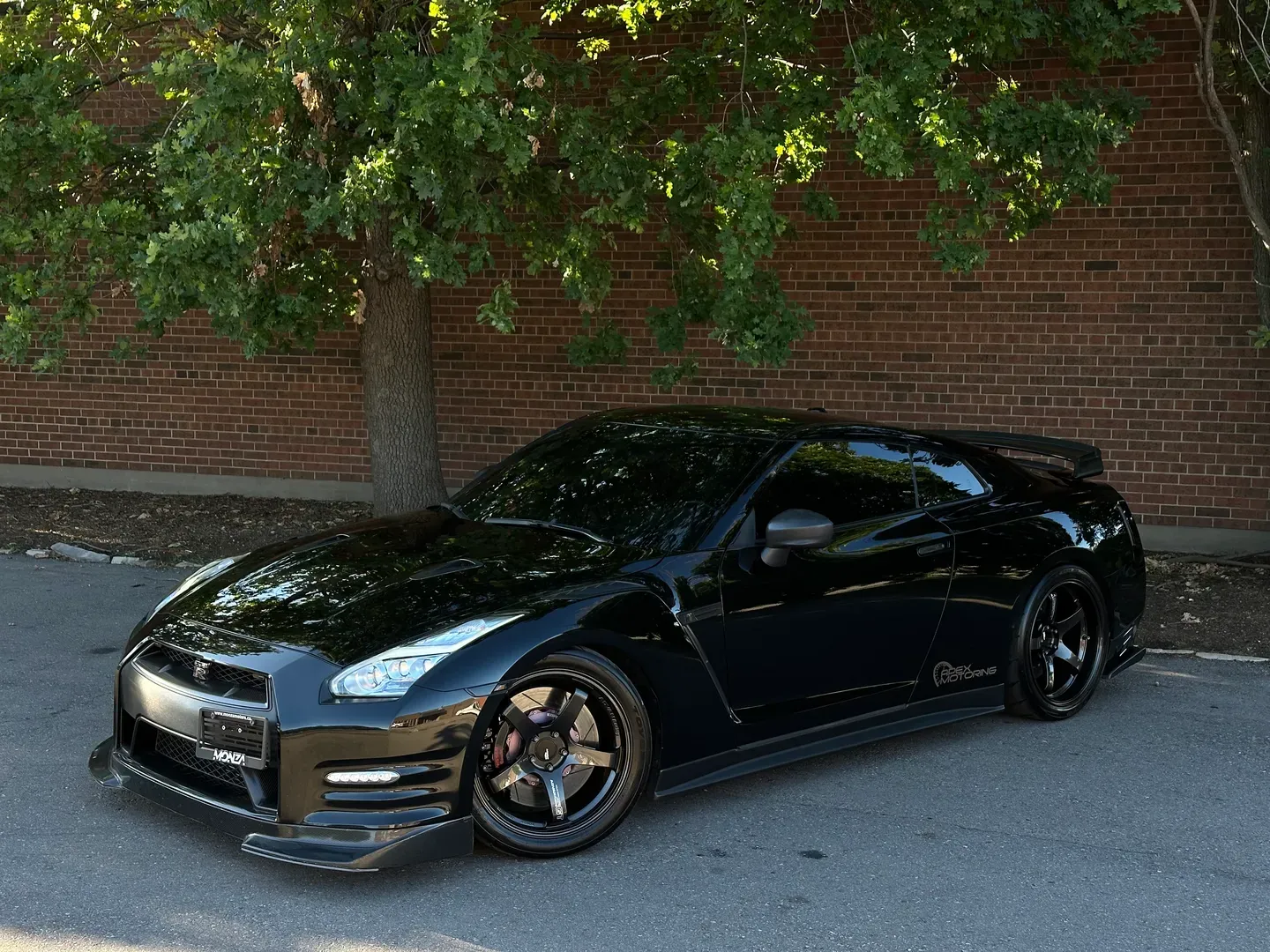 Nissan GTR Black Edition — photo 2