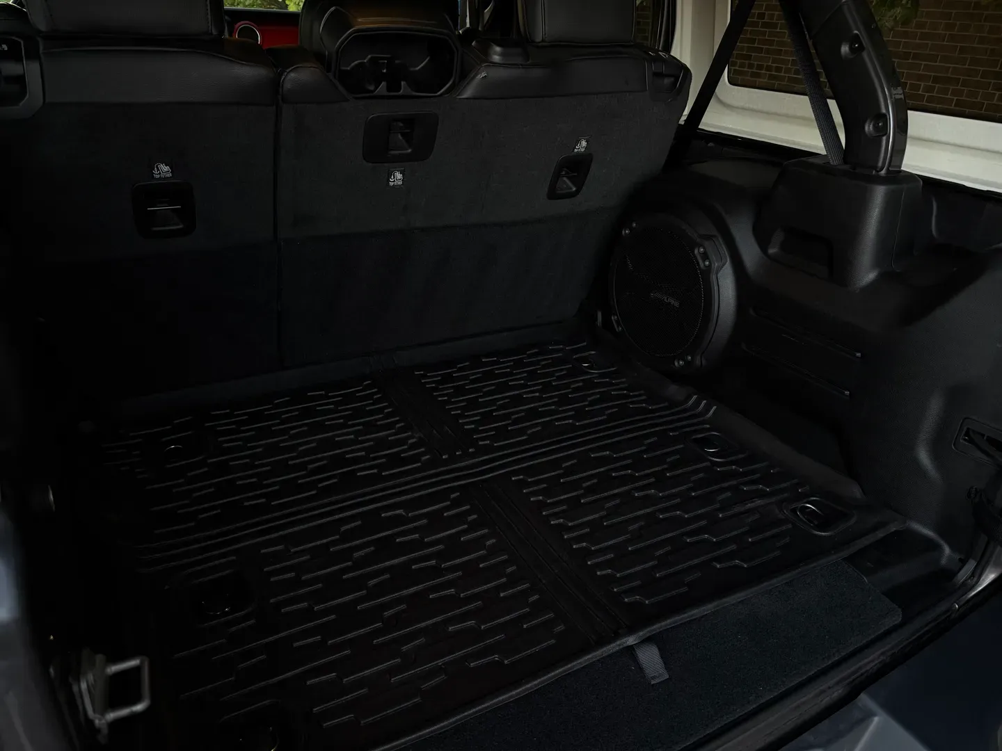 Jeep Wrangler Unlimited Rubicon — photo 30