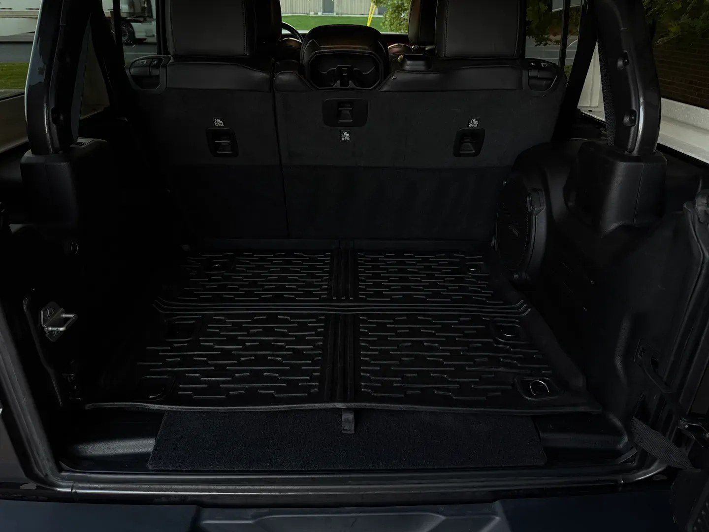 Jeep Wrangler Unlimited Rubicon — photo 31