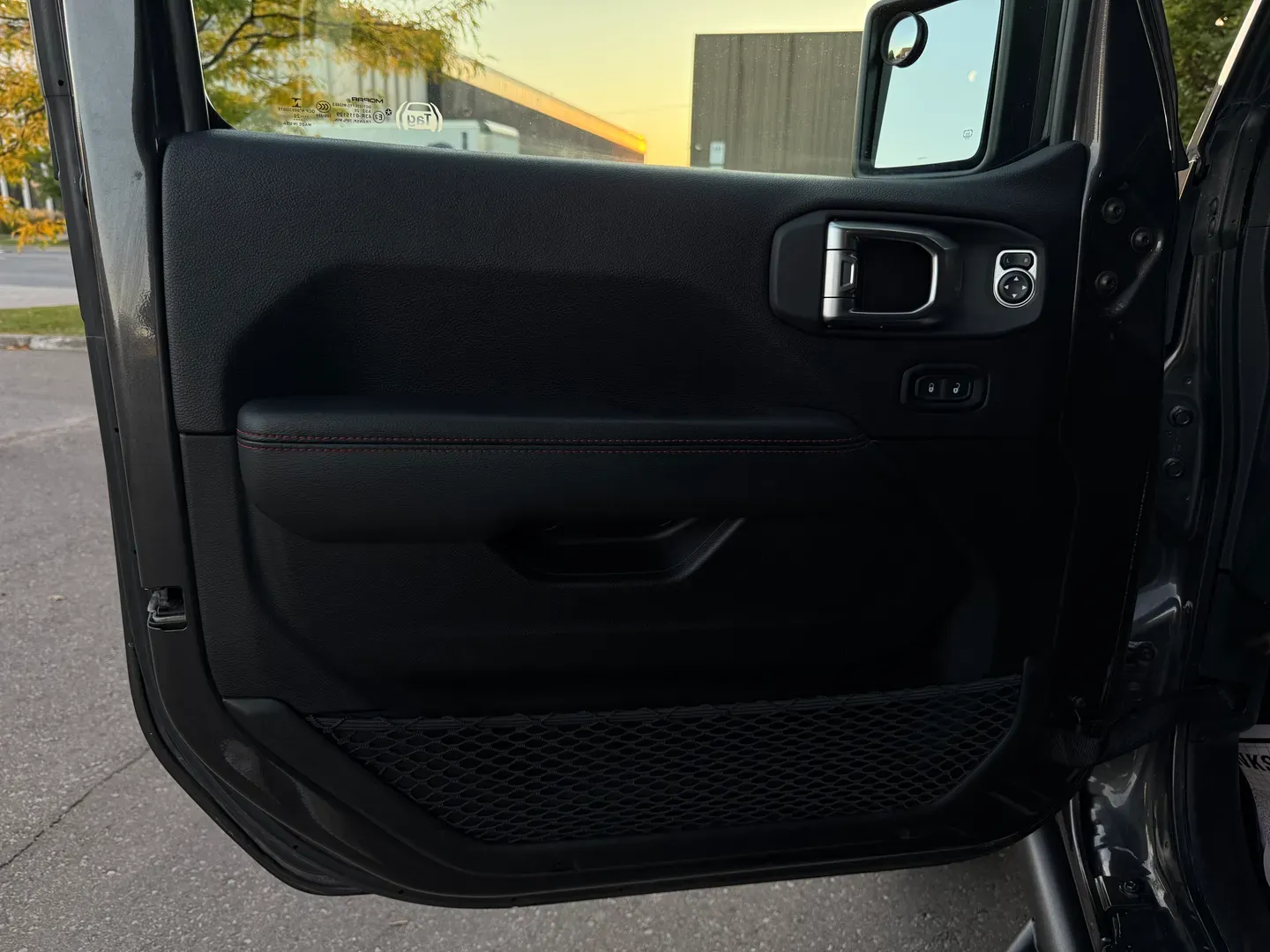 Jeep Wrangler Unlimited Rubicon — photo 40