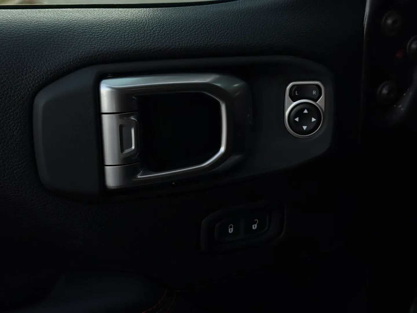 Jeep Wrangler Unlimited Rubicon — photo 41