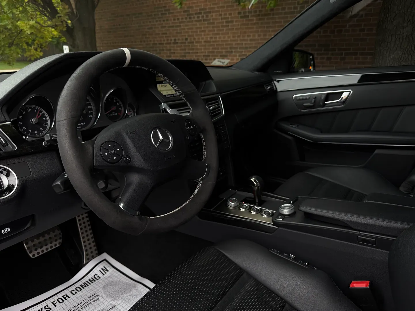 Mercedes Benz E63 AMG — photo 36