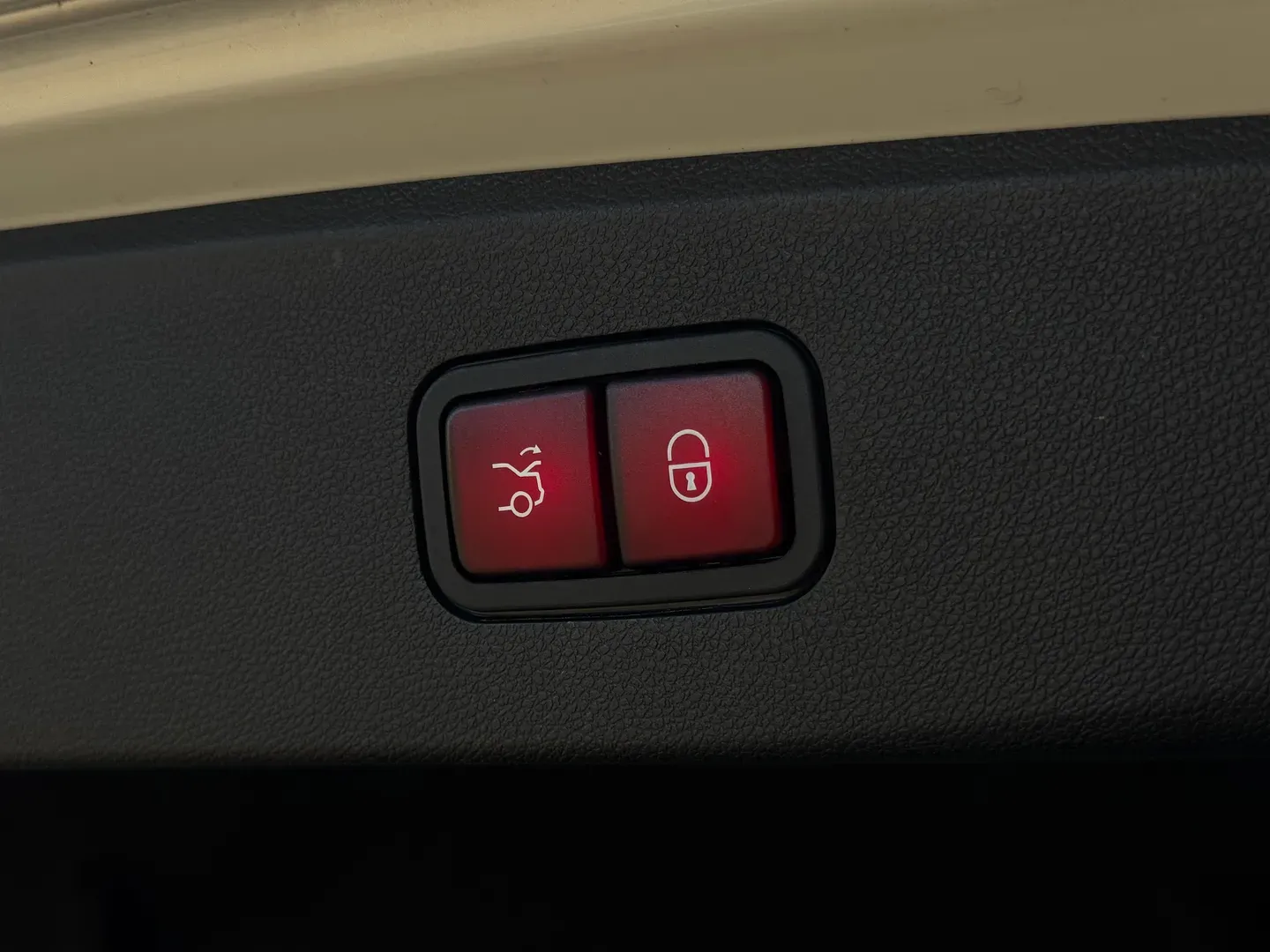 Mercedes Benz E63 AMG  — photo 36
