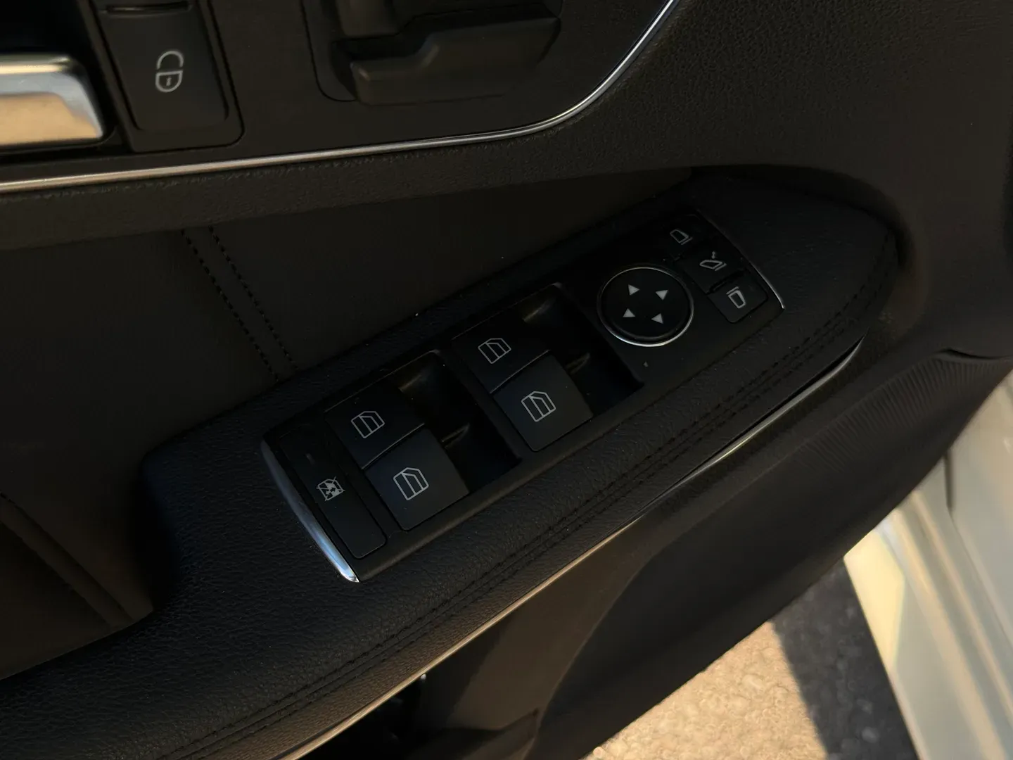 Mercedes Benz E63 AMG  — photo 51