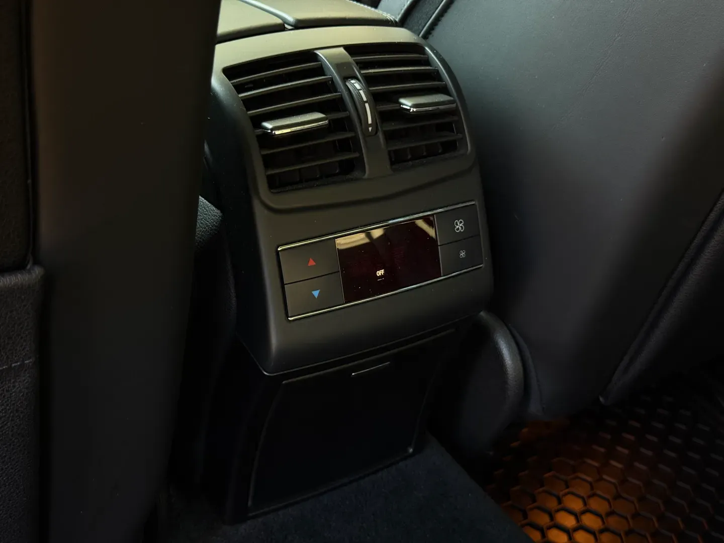 Mercedes Benz E63 AMG  — photo 99