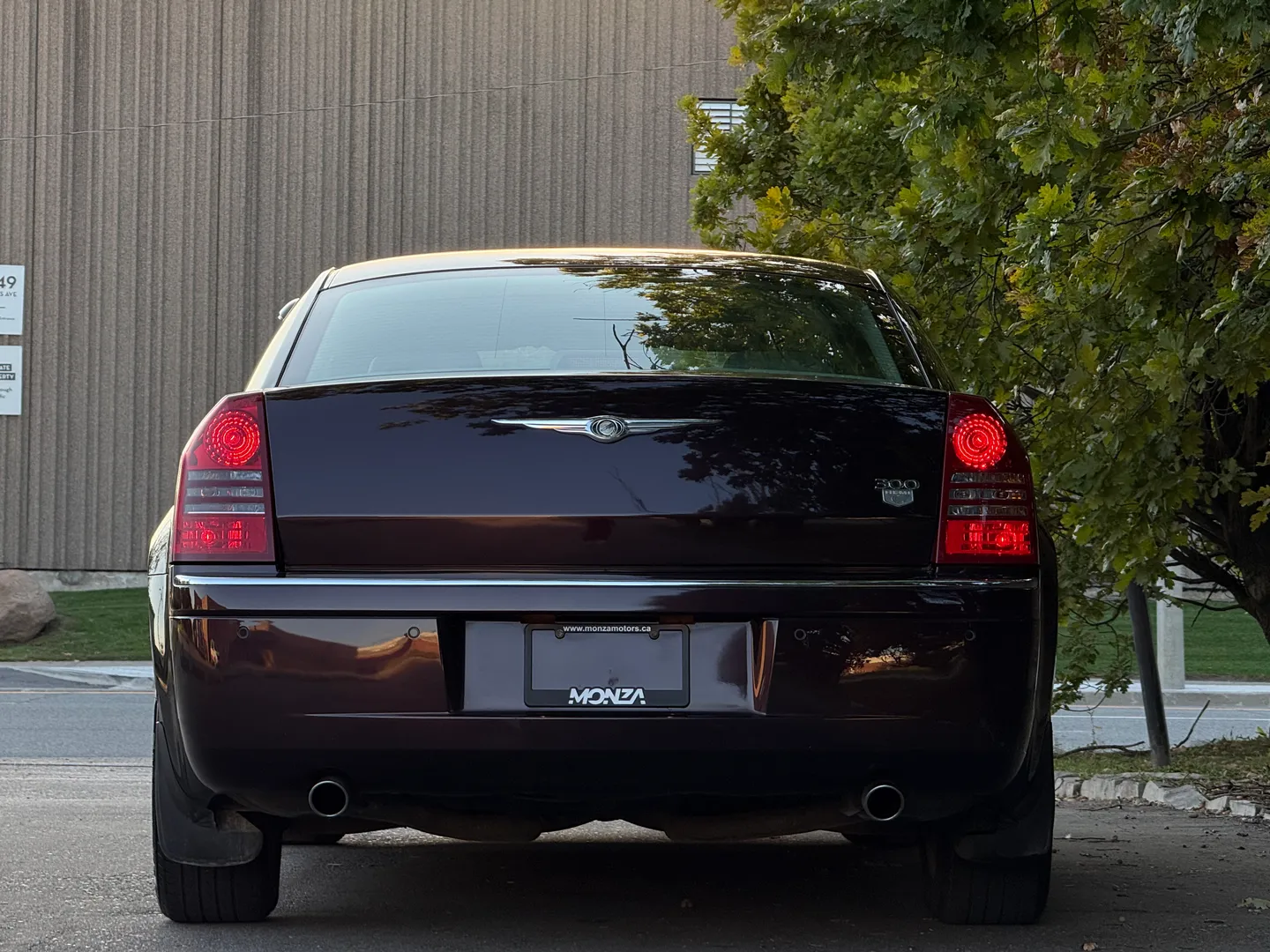 Chrysler 300C Hemi — photo 24