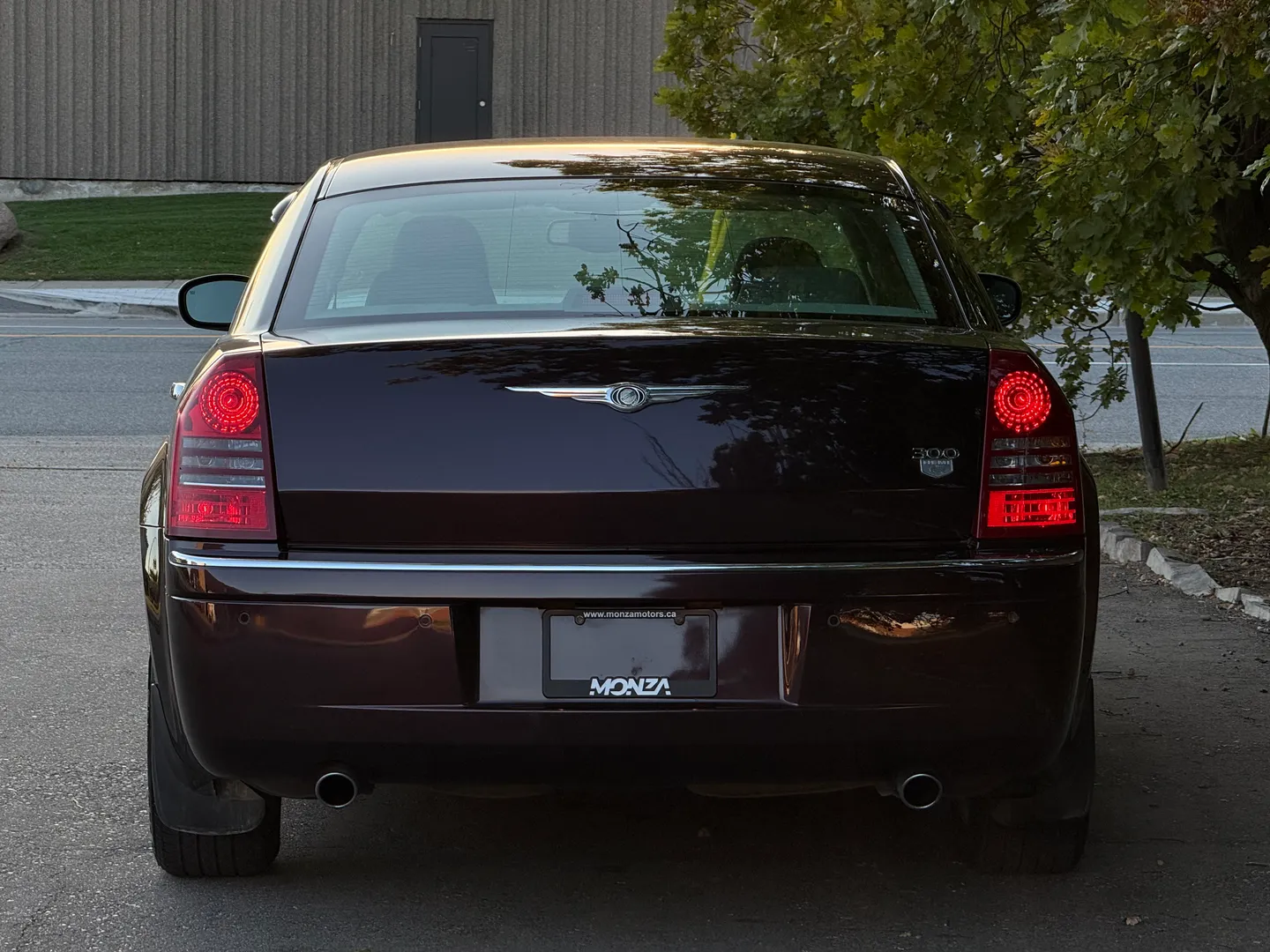 Chrysler 300C Hemi — photo 23