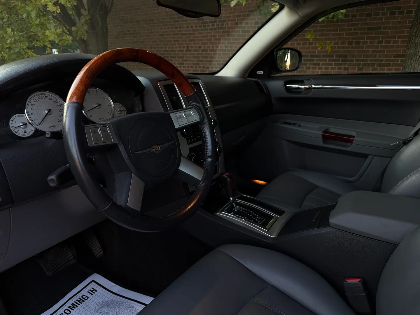 Chrysler 300C Hemi — photo 33