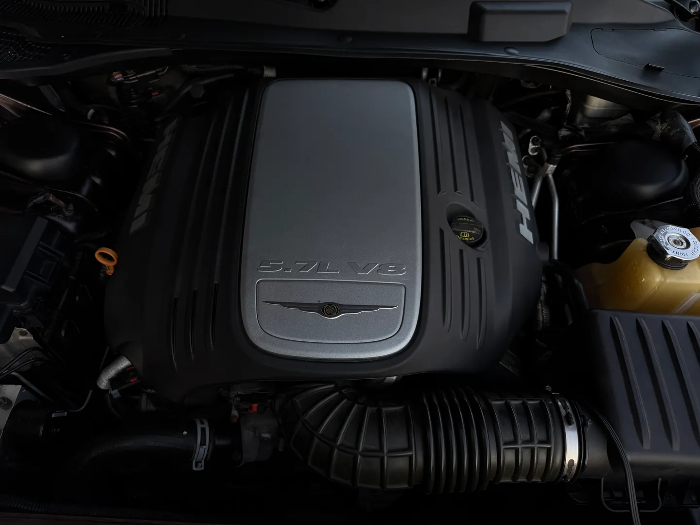 Chrysler 300C Hemi — photo 31
