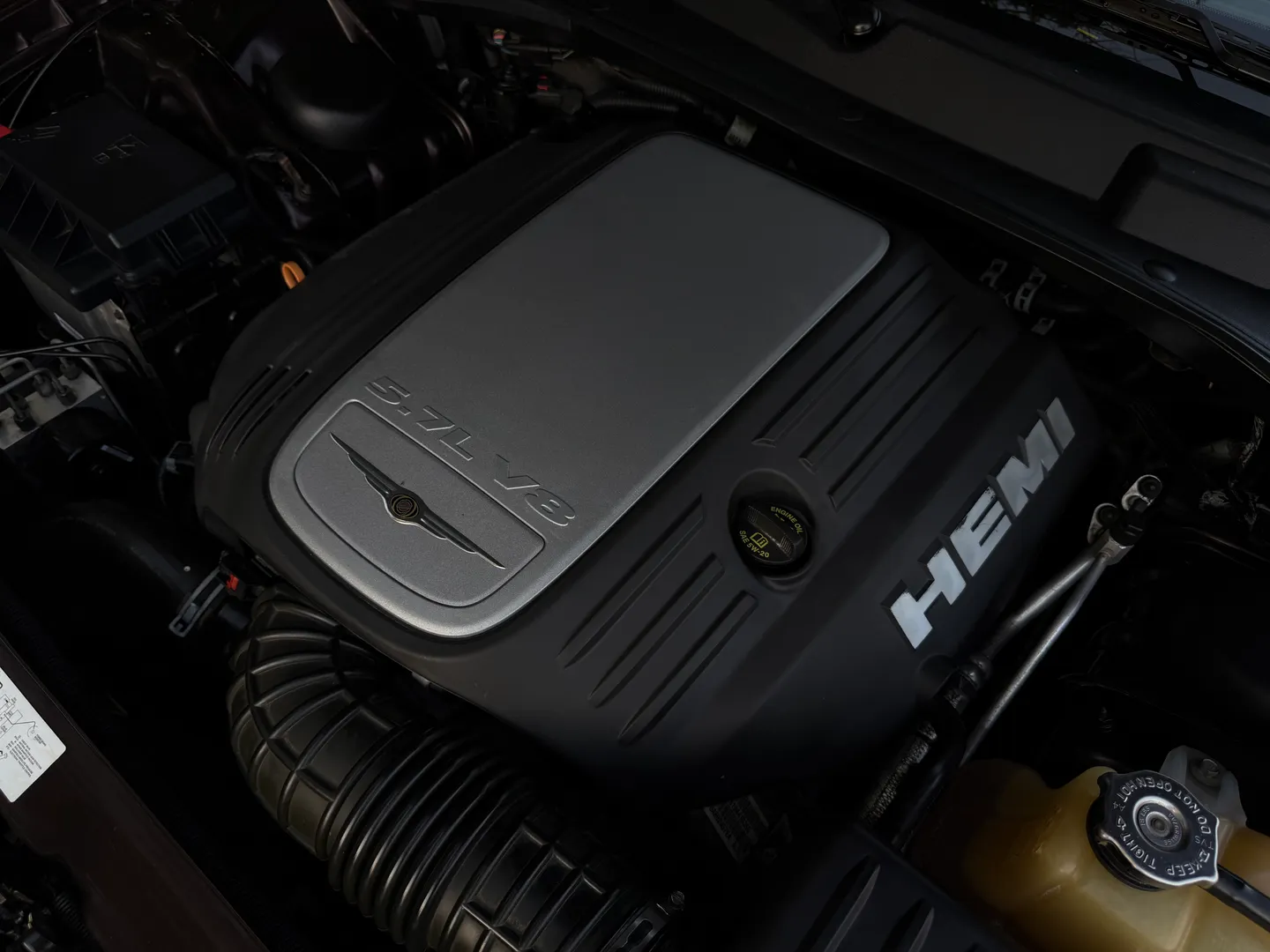 Chrysler 300C Hemi — photo 32