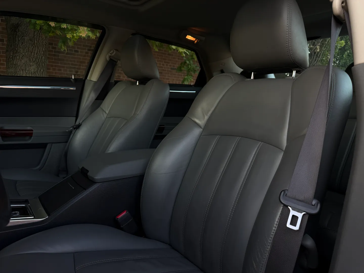 Chrysler 300C Hemi — photo 35