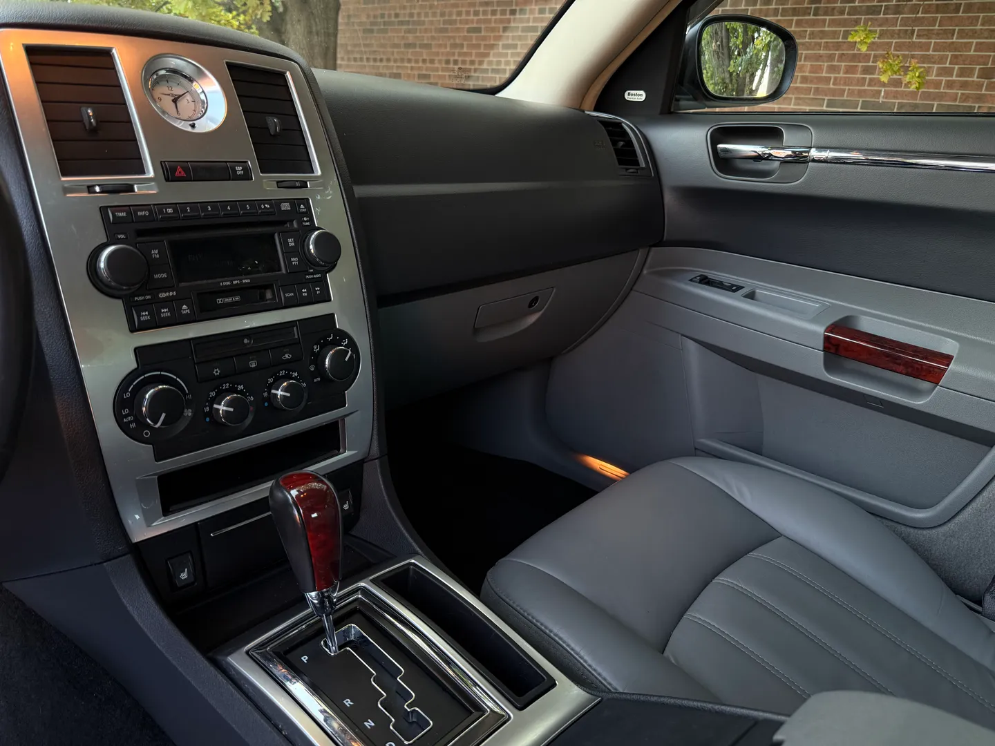 Chrysler 300C Hemi — photo 42