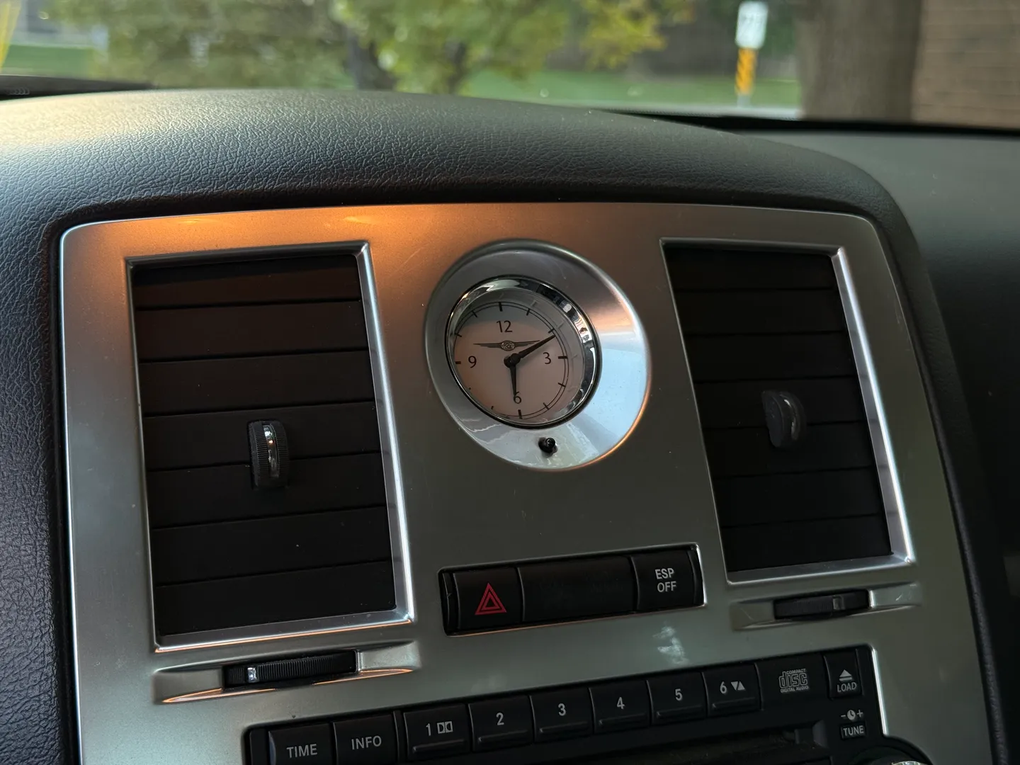 Chrysler 300C Hemi — photo 47