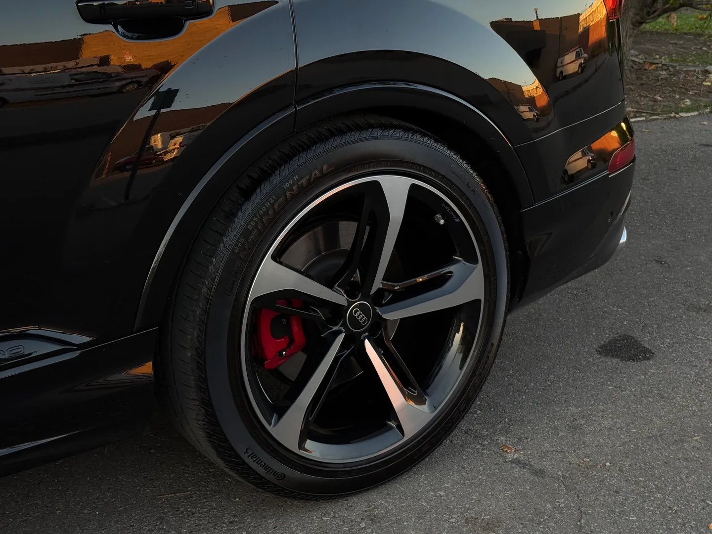 Audi SQ7 Premium Plus — photo 16