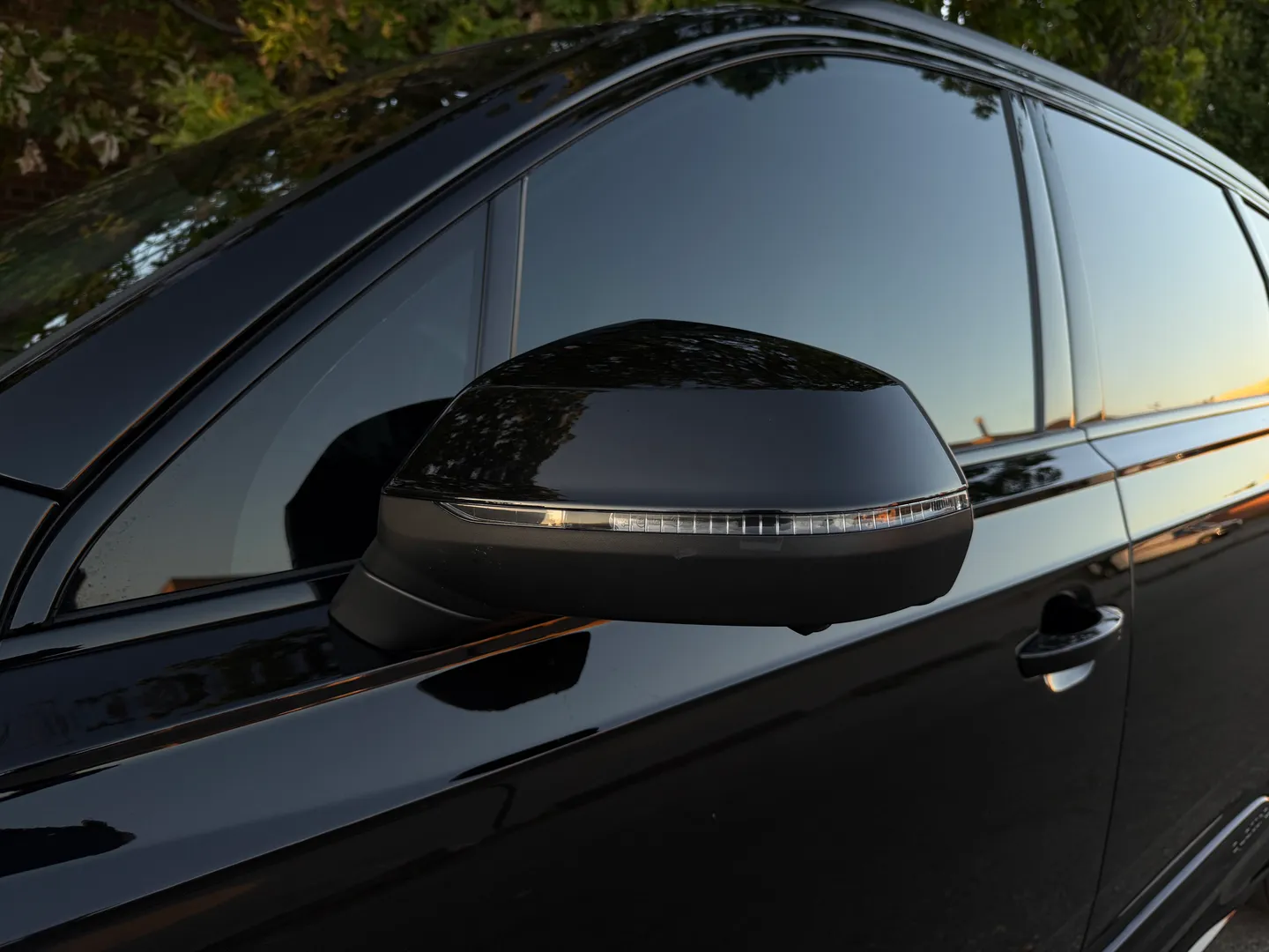 Audi SQ7 Premium Plus — photo 19