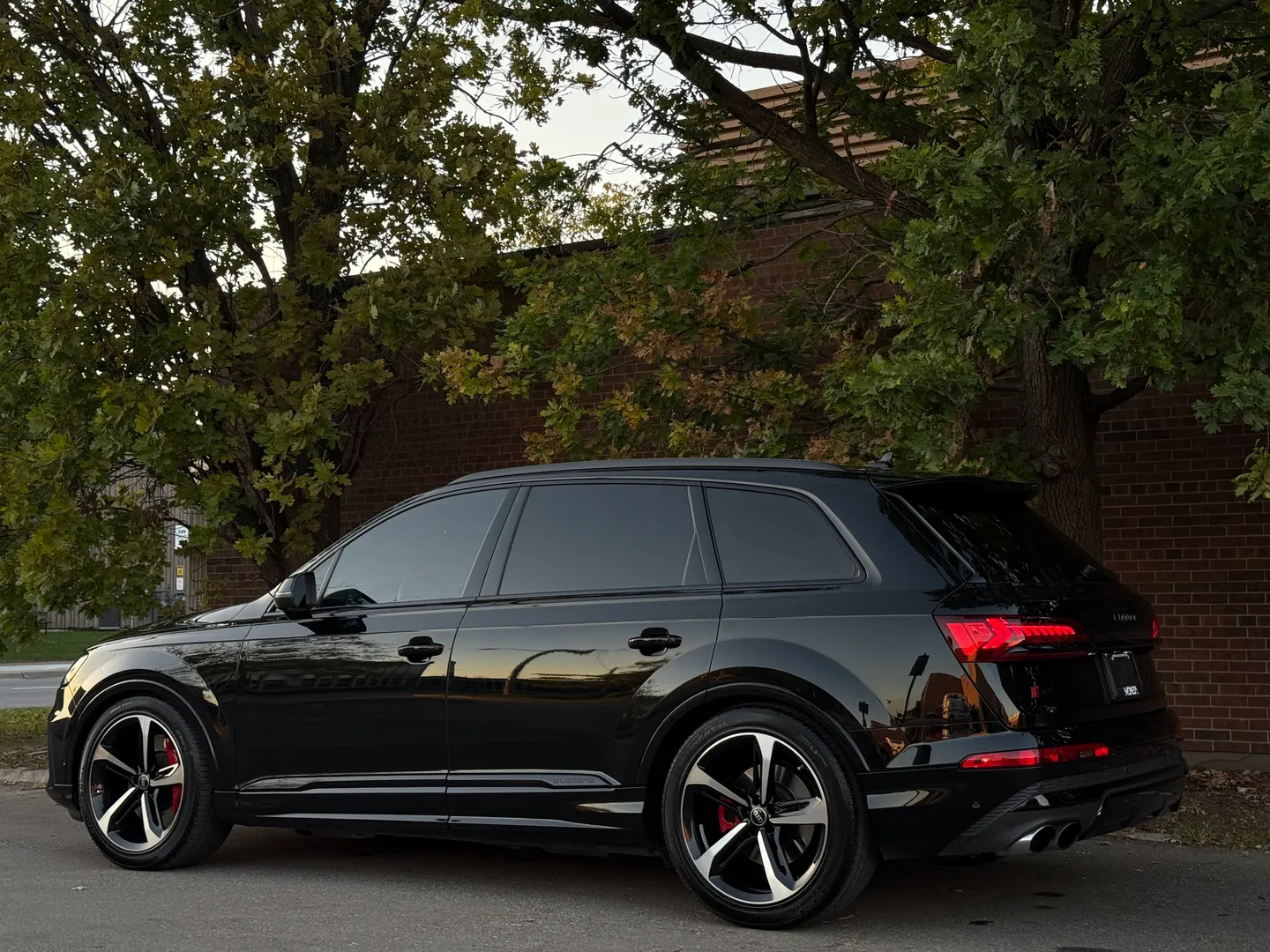 Audi SQ7 Premium Plus — photo 22