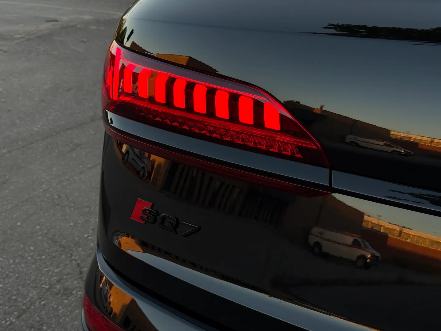 Audi SQ7 Premium Plus — photo 26