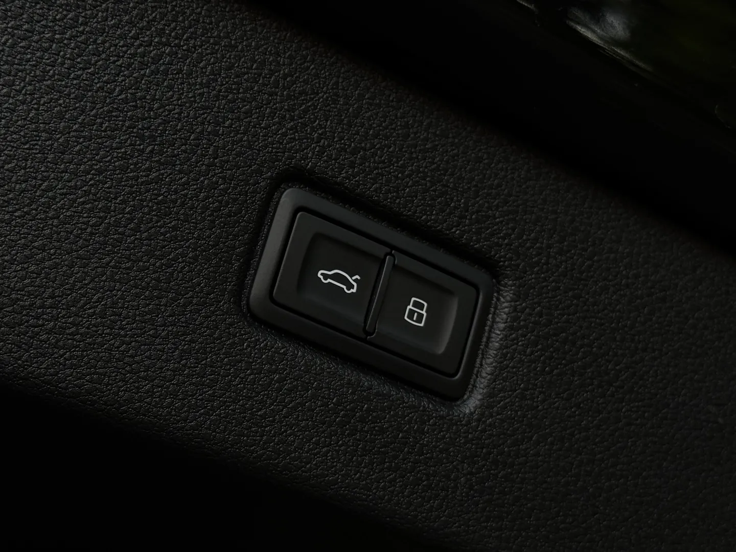 Audi SQ7 Premium Plus — photo 32