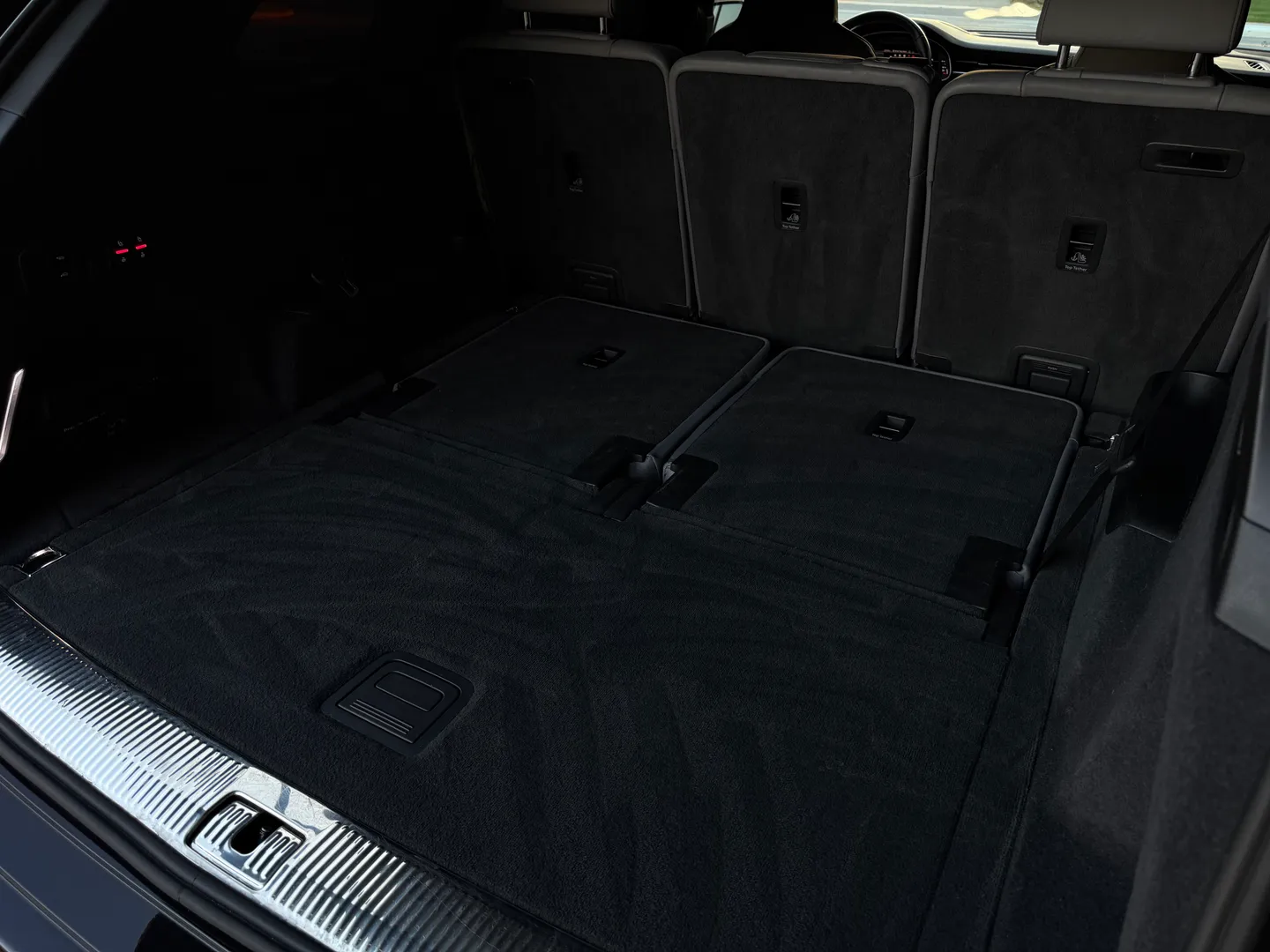 Audi SQ7 Premium Plus — photo 31