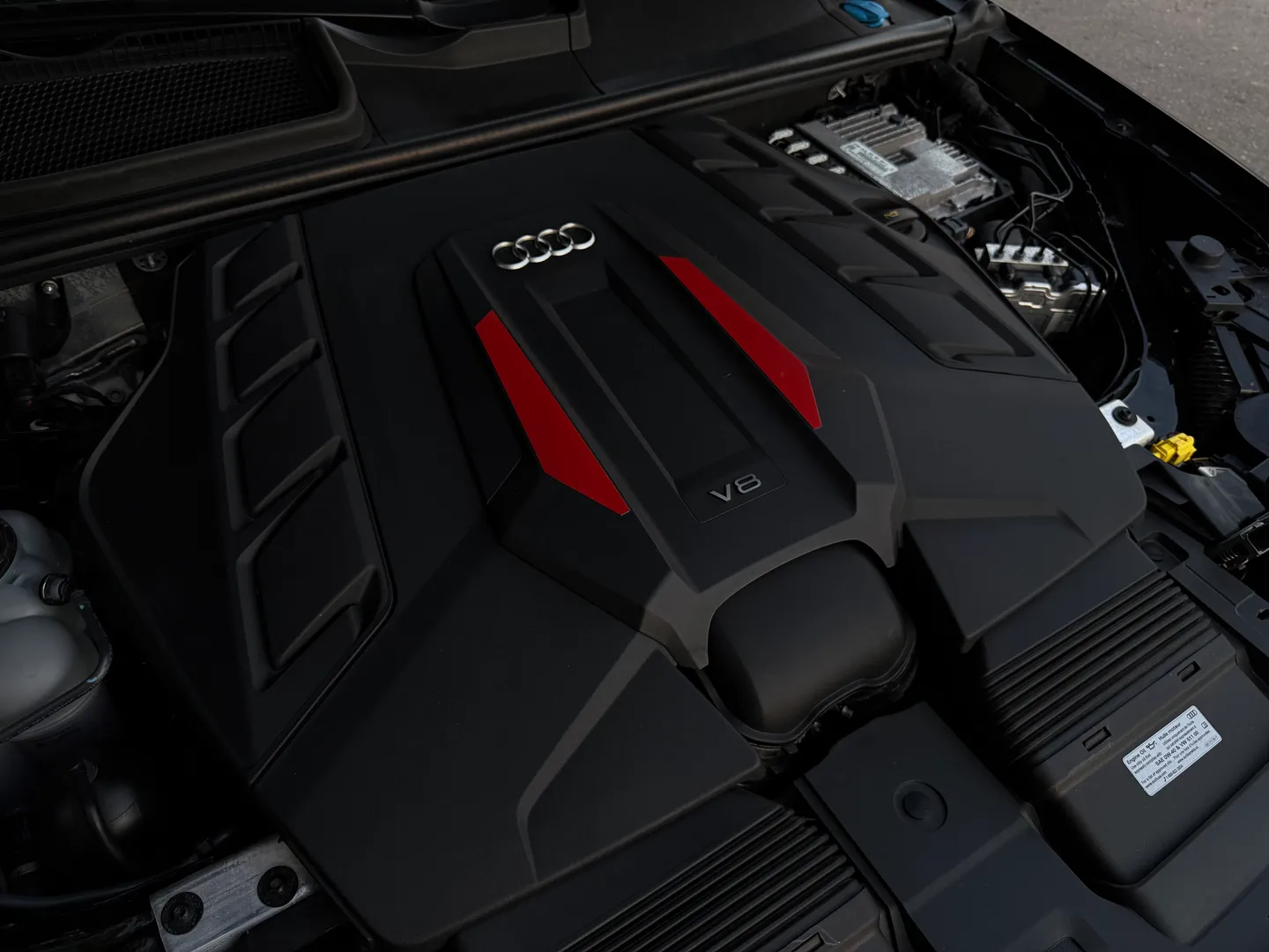 Audi SQ7 Premium Plus — photo 33