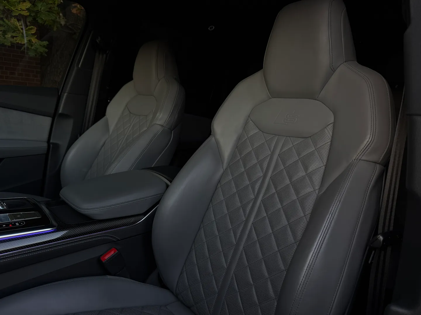 Audi SQ7 Premium Plus — photo 38