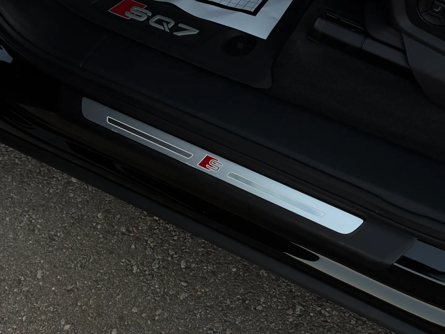 Audi SQ7 Premium Plus — photo 41