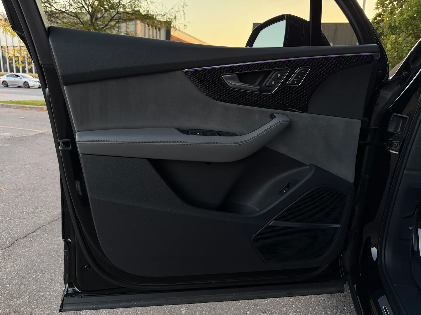 Audi SQ7 Premium Plus — photo 42