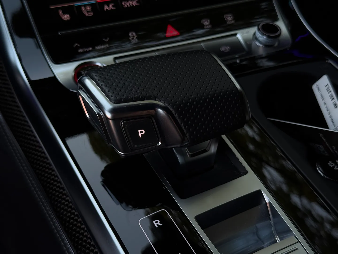 Audi SQ7 Premium Plus — photo 48