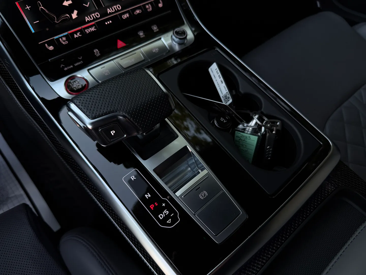 Audi SQ7 Premium Plus — photo 47