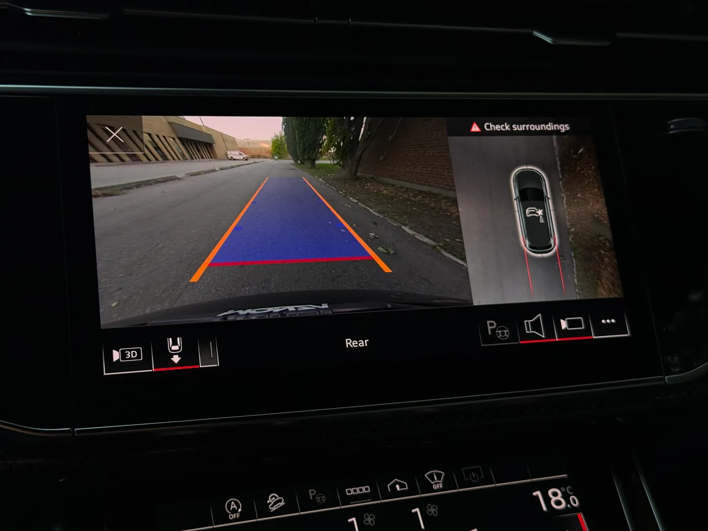 Audi SQ7 Premium Plus — photo 51