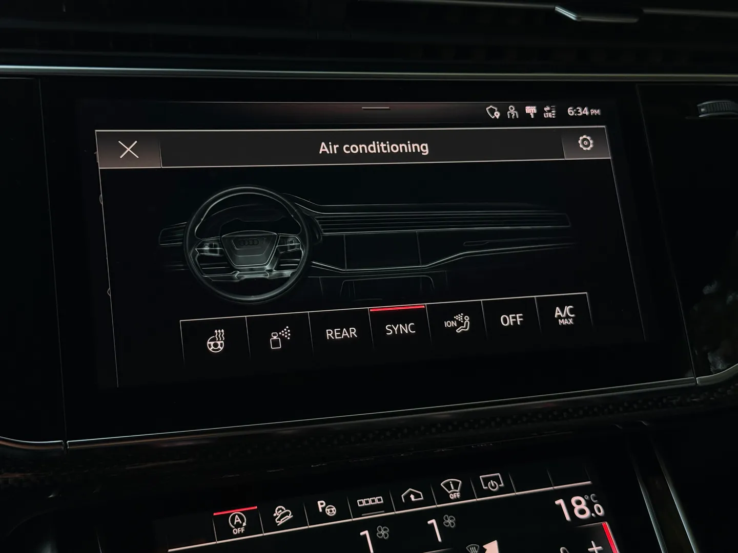 Audi SQ7 Premium Plus — photo 54