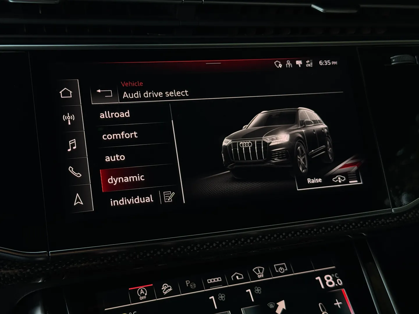 Audi SQ7 Premium Plus — photo 61