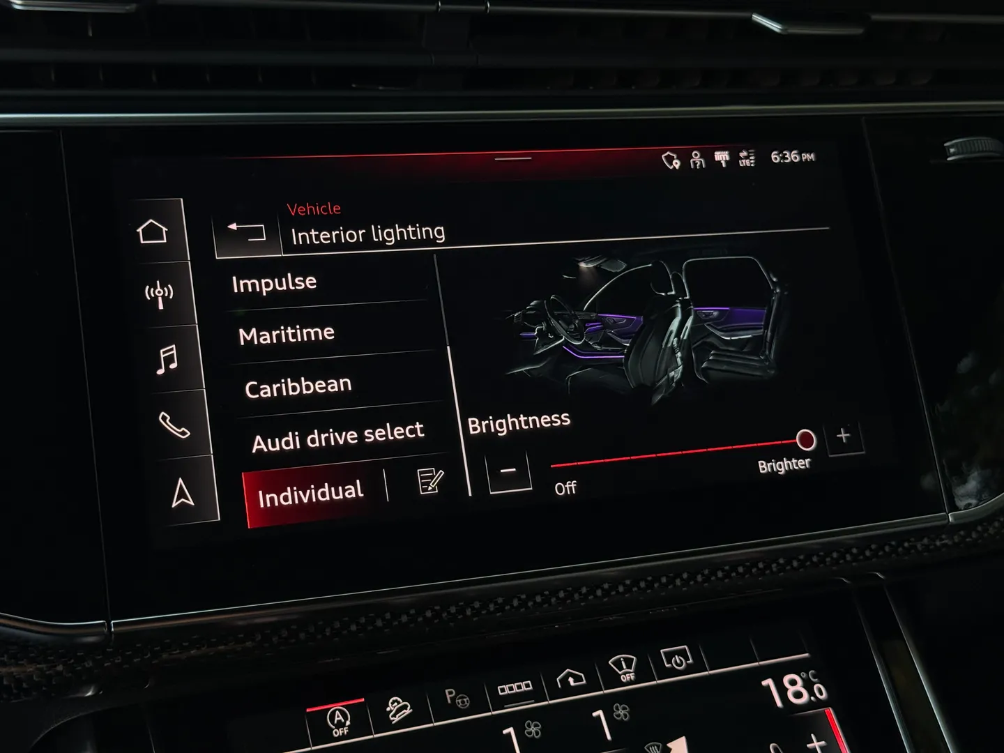 Audi SQ7 Premium Plus — photo 64